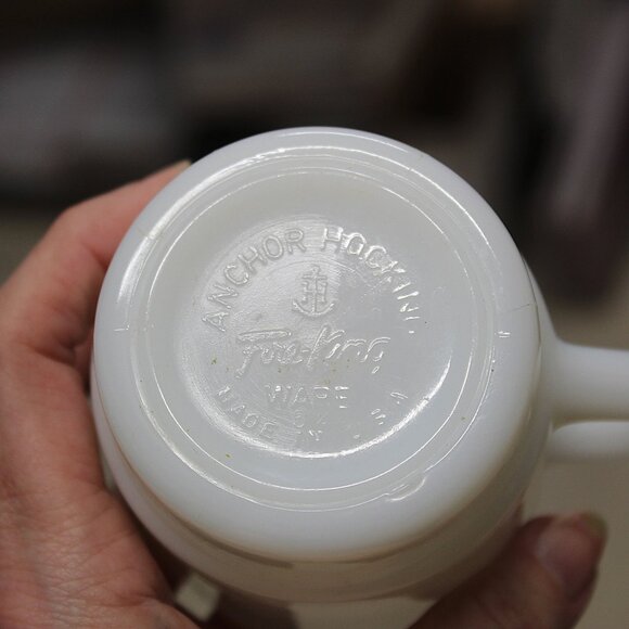 2~Anchor Hocking Fire King Ware USA 1950/60’s Stackable Milk Glass Mug Cups 8oz - Picture 4 of 7
